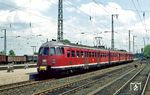 Zum letzten Mal verlässt ein 430 den Bahnhof Unna. Nach 30 Jahren als typischer Ruhrgebietsvertreter ein unauffälliger Abschied. (02.06.1984) <i>Foto: Wolfgang Bügel</i>