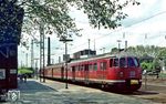 Und das war er - der leise Abschied des ET 430 im Ruhrgebiet: 430 120 als N 5674 aus Soest zum letzten Mal im Bahnhof Holzwickede.  (02.06.1984) <i>Foto: Wolfgang Bügel</i>