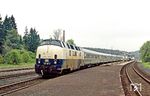 221 101 mit Sonderzug D 15136 nach Trier in Blankenheim/Wald. (08.06.1984) <i>Foto: Joachim Bügel</i>