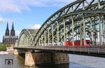 Eine 101 mit IC 2204 (Koblenz - Emden Außenhafen) auf der Hohenzollernbrücke über den Rhein mit dem Kölner Wahrzeichen, das man wohl niemals ohne Baugerüst fotografieren wird. (28.07.2017) <i>Foto: Joachim Bügel</i>