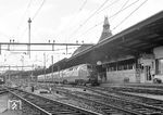 DE IV (DE 1003) der Nederlandse Spoorwegen (NS) als TEE "Edelweiss" (Zürich–Basel–Straßburg–Luxemburg–Brüssel–Amsterdam) in Basel. (06.04.1971) <i>Foto: Joachim Claus</i>