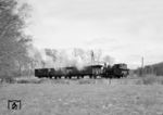 Der einzige noch verkehrende Zug auf der Kleinbahn Vechta - Cloppenburg mit Lok 2 bei Emstek nahe Cloppenburg. (04.04.1961) <i>Foto: Detlev Luckmann</i>