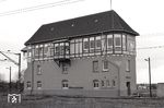Fahrdienstleiter "Lvf" in Lehrte "Verschiebebahnhof", erbaut 1909. Mit Inbetriebnahme des neuen Sp Dr S600-Zentralstellwerks "Lf" im Jahr 1986 gingen in Lehrte alle alten Stellwerke vom Netz. (03.1978) <i>Foto: Benno Wiesmüller</i>
