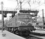 Die Reihe 2D2-9100 entstand  in 35 Exemplaren von den Firmen Fives-Lille und CEM für die SNCF. Sie wurden auf der mit 1500-V-Gleichstrom neu elektrifizierten Strecke Paris-Lyon eingesetzt, bis die CC 7100 verfügbar waren. Die erste Lok wurde am 2. März 1950, die letzte am 31. Juli 1951 in Dienst gestellt. Die Loks hatten eine Leistung von rund 5000 PS und erreichten mit einem Dienstgewicht von 144t eine Höchstgeschwindigkeit von 140 km/h. Die 2D2-9101 stellte im März 1954 in einem einzigen Monat mit 51.657 km einen Laufleistungs-Weltrekord auf. Die letzten Exemplare verschwanden 1987 von den Gleisen. (07.05.1971) <i>Foto: Joachim Claus</i>