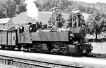 Lok 105 (Karlsruhe, 1918) war zunächst als Heeresfeldbahnlok (HK 95) vorgesehen, gelangte aber wegen des Endes des 1. Weltkriegs zur Kleinbahn Haspe-Voerde-Breckerfeld. 1928 wechselte sie zur Süddeutschen Eisenbahn-Gesellschaft (SEG 105) auf die Zell-Todtnauer Eisenbahn. Nach Eisntellung der Bahn kam sie 1968 zur Museumsbahn Blonay-Chamby in die Schweiz. (15.06.1959) <i>Foto: Gerd Wolff</i>
