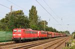 151 035 + 151 132 mit GM 60275 (Oberhausen West - München Nord) im Bahnhof Immigrath. Im Hintergund entschwindet der Sonderzug mit 110 278. (25.08.2017) <i>Foto: Joachim Bügel</i>
