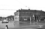 Im Dezember 1955 stand vom alten Heidelberger Hauptbahnhof lediglich noch der hessische Teil des zweiten Empfangsgebäudes von 1848. (12.1955) <i>Foto: Helmut Röth *</i>