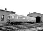 TWE VT 21 (Esslingen, Baujahr 1951) war 1958 von der Farge-Vegesacker Eisenbahn (FVE) zur Teutoburger-Wald-Eisenbahn gekommen. 1969 wurde er an die Kassel-Naumburger-Eisenbahn vermietet. (05.04.1961) <i>Foto: Detlev Luckmann</i>