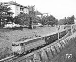 Zwischen 1958 und 1963 wurden insgesamt 62 Maschinen der SNCF-Reihe 16000 gebaut. Die 88 t schwere Lok hatte eine Leistung von 5540 PS und erreichte eine Geschwindigkeit von 160 km/h. Hier ist SNCF 16030 mit einem Schnellzug (Rapide) in Basel unterwegs. (21.07.1971) <i>Foto: Joachim Claus</i>