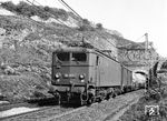 Die Reihe BB 8100 war die erste E-Lok für den Einsatz auf dem Gleichstromnetz der SNCF mit 1,5 kV nach dem Zweiten Weltkrieg. Die Lokomotiven wurden von Alsthom, Jeumont-Schneider, Oerlikon in den Jahren 1947 bis 1955 in 172 Exemplaren gebaut. Sie waren ungefähr 50 Jahre im Einsatz, nach 1995 wurden noch zwölf Lokomotiven in die Reihe BB 80000 als Rangierlokomotiven umgebaut. Insgesamt sechs Lokomotiven sind erhalten geblieben. BB 8239 ist hier mit einem Güterzug bei Dijon unterwegs. (06.05.1971) <i>Foto: Joachim Claus</i>