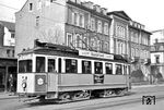 Tw 52 (Fuchs, Baujahr 1925) der Straßenbahn Heidelberg auf der Linie 11 (Bismarckstraße – Bergheimer Straße – Pfaffengrund – Eppelheim). Beachtenswert sind auch die angebrachten Werbetafeln von Unternehmen, die heute keiner mehr kennt. (18.03.1956) <i>Foto: Helmut Röth *</i>