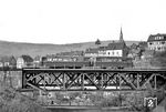 VT 95 9399 (Bw Heidelberg) mit einem VB auf der Elsenzbrücke in Neckargemünd. (05.05.1956) <i>Foto: Helmut Röth *</i>