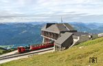 Die Länge der Schafbergbahnstrecke beträgt 5,85 km, der überwundene Höhenunterschied 1188 m, eine Fahrt dauert ca. 40 Minuten. Die Schafbergbahn wird nur von Anfang Mai bis Ende Oktober betrieben. Lok Z 14 ist in der Bergstation auf 1730 m Höhe eingetroffen. (13.09.2017) <i>Foto: Joachim Bügel</i>