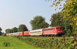 Mehr Loks als Wagen beförderte an diesem Tag der PbZ 2470 (Frankfurt - Dortmund), aufgenommen zwischen Haan und Gruiten. Neben Zuglok 115 448 wurden noch 146 107, 101 016, 101 061 und 101 138 mitgeschleppt. (27.09.2017) <i>Foto: Joachim Bügel</i>