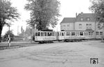 Tw 18 mit Bw 24 in Distelrath. Der Triebwagen (SIG-MFO 1903) war 1950 von der stillgelegten Wetzikon-Meilen Bahn aus der Schweiz nach Düren gekommen. (14.05.1960) <i>Foto: Gerd Wolff</i>