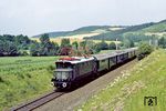 Der Abschied von der E 18 war auch zeitgleich der Abschied der E 44 bei der DB. So wechselten sich E 18 047 und E 44 119 mit dem "Werntal-Express" ab, hier E 44 119 aufgenommen auf der Werntalbahn bei Stetten. (22.07.1984) <i>Foto: Wolfgang Bügel</i>