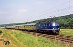 118 002 als Schlusslok am Rheingoldsonderzug E 19113 (mit Zuglok 118 048) bei Rothof, nahe Rottendorf. (22.07.1984) <i>Foto: Joachim Bügel</i>