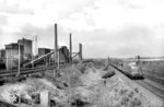 Die im Mai 1959 fabrikneu dem Hamm P zugeteilte V 200 072 vor der Kulisse der Kokerei Hansa bei Dortmund.  (1959) <i>Foto: Willi Marotz</i>