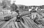 044 556 (44 1558) erhält vor dem beladenen Kokszug Gag 57925 nach Sulzbach-Rosenberg Ausfahrt im Bahnhof Castrop-Rauxel Süd.  (14.06.1976) <i>Foto: Joachim Schmidt</i>