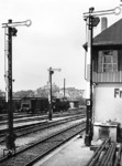 Ausfahrsignale und eine rangierende 74er im Bahnhof Fulda. Im Hintergrund das Kloster Frauenberg. (1938) <i>Foto: RVM (Trost)</i>