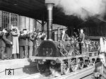 Unter regem Anteil der Bevölkerung ist der Adlerzug anlässlich des 100-jährigen Jubliläums der Berlin-Potsdamer Eisenbahn unterwegs. (20.09.1938) <i>Foto: RVM</i>
