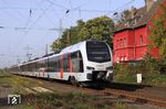 Wo sonst nur Güterzüge fahren, ist Abellio ET 25 2214 als RE 20025 nach Düsseldorf unterwegs. (16.10.2017) <i>Foto: Wolfgang Bügel</i>