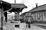 Man meint auf der 1910 eröffneten normalspurigen Lokalbahn-Strecke sei die Zeit stehengeblieben.  (03.1968) <i>Foto: Kurt Eckert</i>