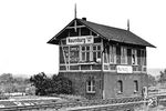 Stellwerk 3 im Bahnhof Naumburg an der Saale, das die Reisenden in der Domstadt willkommen hieß und eine gute Reise wünschte.  (12.07.1961) <i>Foto: RBD Erfurt</i>