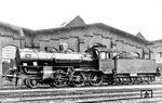 Eine weitere pr. P 6 war "2104 SAAR", die Hermann Maey im Bw Saarbrücken Hbf dokumentierte. Sie wurde 1935 von der Reichsbahn in 37 167 umgezeichnet und später an die RBD Königsberg (Pr) abgegeben, wo sich ihre Spur verliert. (15.08.1932) <i>Foto: DLA Darmstadt (Maey)</i>
