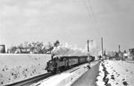 75 089 mit dem Triebwagen-Ersatzzug Et 873 bei Sulzfeld/Baden auf der Strecke Bretten - Heilbronn. (27.02.1955) <i>Foto: Helmut Röth *</i>