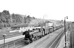 Nach Ende der Rangierarbeiten fährt 65 005 (Bw Darmstadt) aus dem Bahnhof Weinheim.  (17.07.1955) <i>Foto: Helmut Röth *</i>