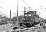 DR 242 021 im Haltepunkt Markkleeberg Mitte. Seit 1969 war die Bahnstrecke Leipzig-Plagwitz – Markkleeberg - Gaschwitz Teil der ersten Leipziger S-Bahn-Linie A. (02.04.1974) <i>Foto: Joachim Claus</i>