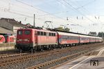 115 205 (mit Schlusslok 110 236) fährt mit ICE-Ersatzzug IC 2863 (Bonn - Hamm) durch Solingen Hbf. (04.10.2010) <i>Foto: Joachim Bügel</i>