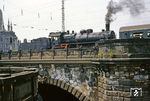 Auch wenn es nur ein "Notschuss" war, soll das Bild des sächs. Rollwagens 38 333 auf der Elbebrücke in Dresden hier nicht fehlen. (25.07.1968) <i>Foto: Will A. Reed</i>
