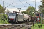 MRCE-Dispolok ES 64 F4-108 (189 108) passiert den Bahnübergang Schlebuschrath bei Leverkusen-Alkenrath. (06.10.2010) <i>Foto: Joachim Bügel</i>