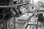 Lokbehandlungseinrichtungen und Schlackensumpf im Bw Frankfurt/M-1. (06.1951) <i>Foto: A. Dormann, Slg. W. Löckel</i>