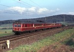Im schönen Abendlicht des 3. Mai 1978 befährt 432 102-2 den Würzburger Streckenabschnitt hinter dem Abzweig Treuchtlingen. (03.05.1978) <i>Foto: Peter Schiffer</i>