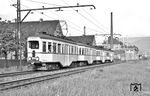Seit der Elektrifizierung der OEG-Strecke Mannheim – Heidelberg im Jahr 1928 verkehrten hier die Halbzüge von Fuchs. Auch knapp 30 Jahre später sind Tw 49/50 und 25/26 unermüdlich in Höhe des DB-Bahnbetriebswerkes am Ochsenkopf in Heidelberg im Einsatz.  (27.04.1957) <i>Foto: Helmut Röth *</i>