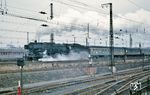 01 150 (Bw Gießen) verlässt mit D 83 nach Oberhausen den Frankfurter Hauptbahnhof. (27.01.1962) <i>Foto: Theodore Shrady</i>
