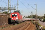 182 003 mit dem über die Güterzugstrecke umgeleiteten IC 2023 (Hamburg-Altona - Frankfurt/M Hbf) bei Köln-Höhenhaus. (11.10.2010) <i>Foto: Joachim Bügel</i>