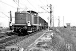 V 90 016 (MaK, Baujahr 1965) macht sich auf dem Ablaufberg im Seelzer Rangierbahnhof nützlich.  (09.1966) <i>Foto: Reinhard Todt</i>