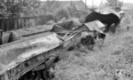 Der zerborstene Kesselwagen in einem Shell-Tanklager. (07.1955) <i>Foto: A. Dormann, Slg. W. Löckel</i>