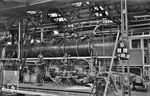 Nach ihrer Ausmusterung am 14.07.1958 wurde 05 001 in das DB-Ausbesserungswerk Weiden/Oberpfalz überführt. Dort erhielt sie für ihre spätere Aufbewahrung im Verkehrsmuseum Nürnberg ein optische Aufarbeitung mit Rekonstruktion der Stromlinienverkleidung.  (22.06.1962) <i>Foto: Gerhard Moll</i>