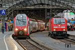 Zum Fahrplanwechsel am 10. Dezember 2017 startete der neue IC-Verkehr zwischen Luxembourg und Düsseldorf. Zum Einsatz kommen dabei Doppelstock-Triebzüge der Société Nationale des Chemins de Fer Luxembourgeois (CFL; deutsch Nationale Gesellschaft der Luxemburgischen Eisenbahnen) vom Schweizer Hersteller Stadler Rail, die unter der Bezeichnung "KISS" ("komfortabler innovativer spurtstarker S-Bahn-Zug") geführt werden. Der erste - unspektakulär in Köln Hbf eingetroffene - Zug war der IC 5107 (CFL 2303), der hier neben dem RE 10117 (Aachen - Hamm) mit 146 270 steht. Als IC verkehrt der Zug nur auf dem Streckenabschnitt zwischen Koblenz und Düsseldorf, auf der Moselstrecke läuft der Zug als Regionalexpress. (10.12.2017) <i>Foto: Marcus Henschel</i>