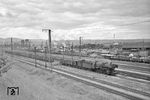 50 2838 (Bw Waldshut) verlässt mit einem Güterzug den Bahnhof Weil am Rhein. (17.08.1957) <i>Foto: Helmut Röth *</i>