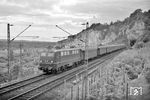 E 10 105 (Bw Offenburg) mit D 172 (Krefeld - Basel SBB) am Isteiner Klotz kurz hinter dem 242 m langen Klotz-Tunnel. (17.08.1957) <i>Foto: Helmut Röth *</i>
