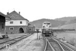 Diesellok D 01 der Regentalbahn im Bahnhof Fichtental zwischen Blaibach und Viechtach. (04.03.1961) <i>Foto: Gerd Wolff</i>