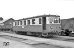 VT 03 (Dessauer Waggonfabrik, Baujahr 1935) in Viechtach. Das Fahrzeug kam 1944 zur Regentalbahn und war dort noch bis 1991 (ab 1978 als VT 13) im Einsatz. 1991 wurde er an die Dortmunder Eisenbahn (T 1) verkauft. (04.03.1961) <i>Foto: Gerd Wolff</i>