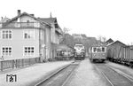 In Viechtach begegnen sich Diesellok D 01 und VT 03 nach Gotteszell. (04.03.1961) <i>Foto: Gerd Wolff</i>