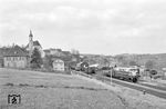 Blick auf Viechtach mit Diesellok D 01. (04.03.1961) <i>Foto: Gerd Wolff</i>